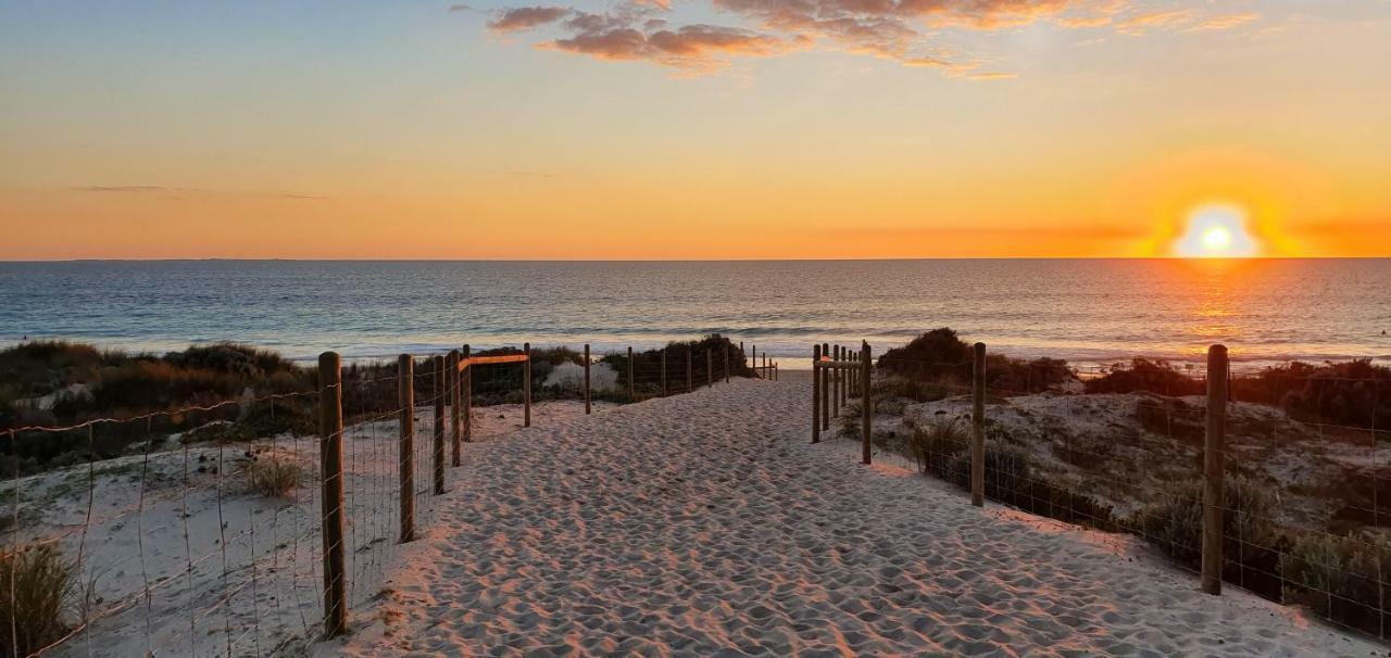 West Beach Lagoon 114 - Ocean Views West Perth エクステリア 写真